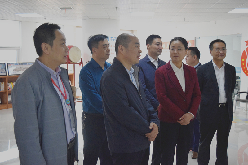 熱烈歡迎河南省委統(tǒng)戰(zhàn)部副部長梁險(xiǎn)峰一行蒞臨安陽青峰網(wǎng)絡(luò)調(diào)研社會(huì)階層工作！